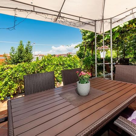 Apartment & Rooms Graciela Ровин Екстериор снимка