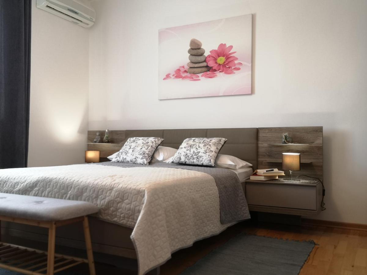 Apartment & Rooms Graciela Ровин Екстериор снимка