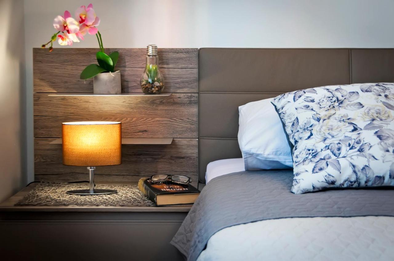 Apartment & Rooms Graciela Ровин Екстериор снимка