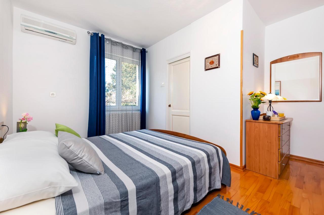 Apartment & Rooms Graciela Ровин Екстериор снимка