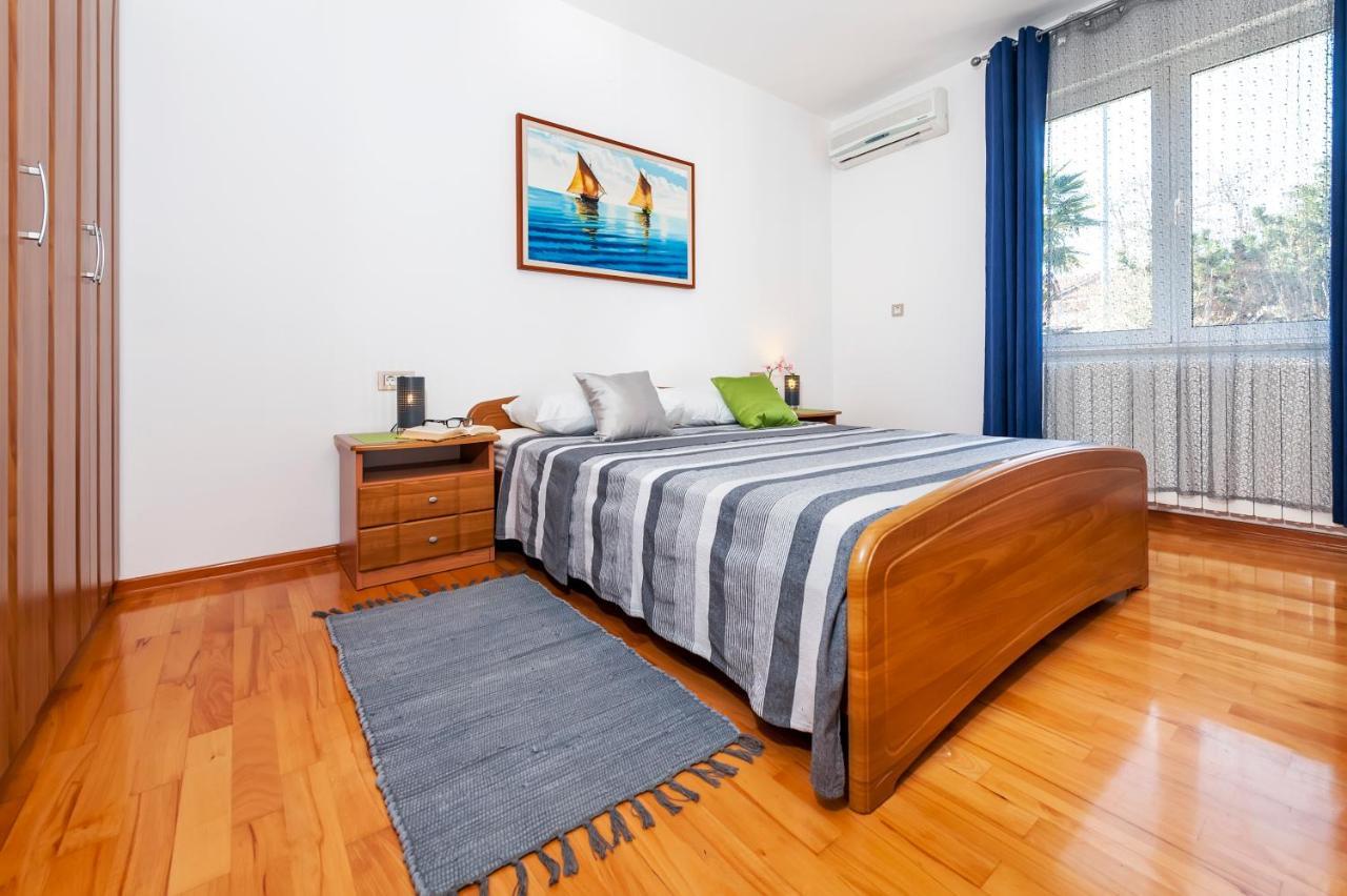 Apartment & Rooms Graciela Ровин Екстериор снимка