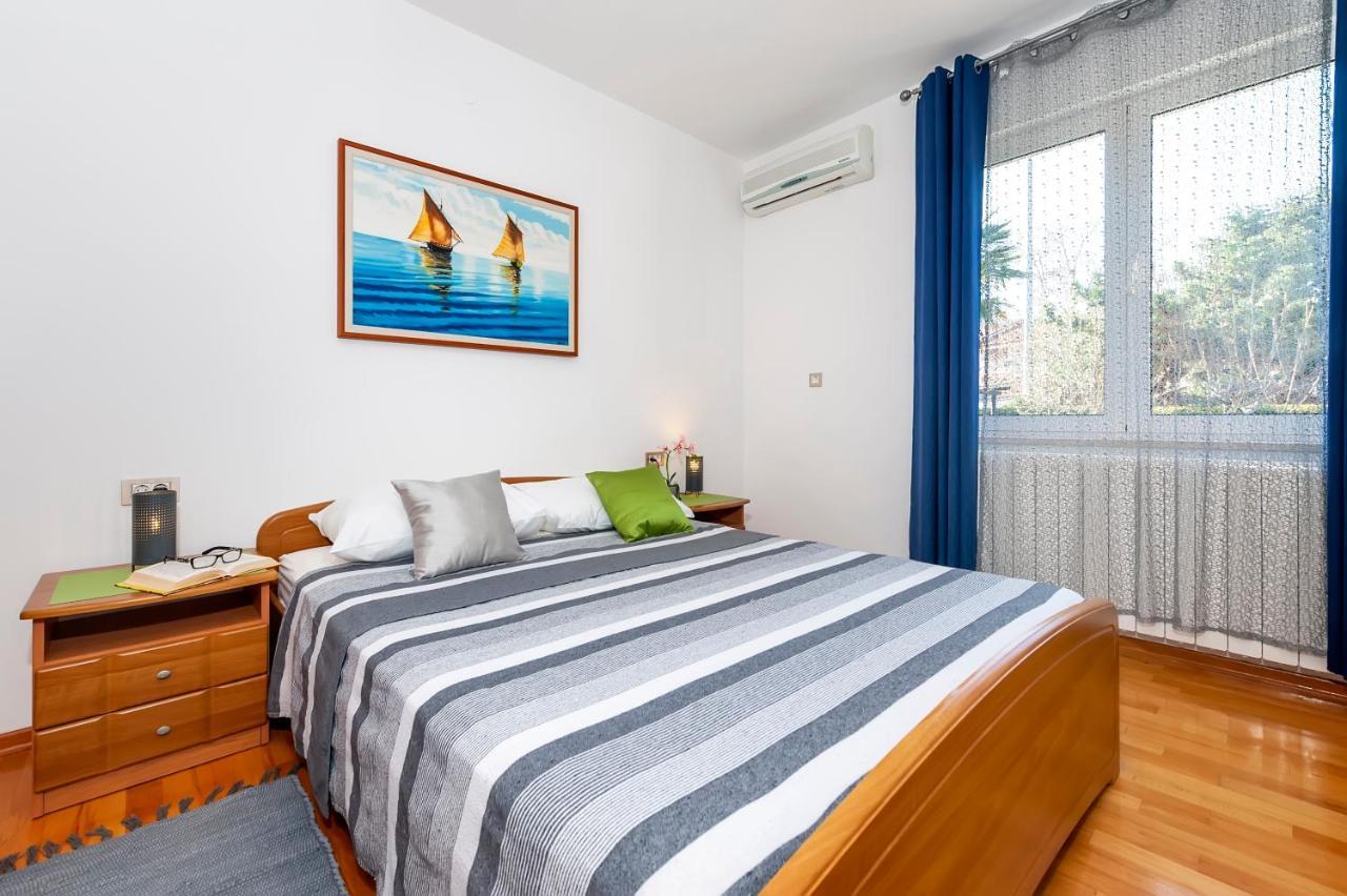 Apartment & Rooms Graciela Ровин Екстериор снимка