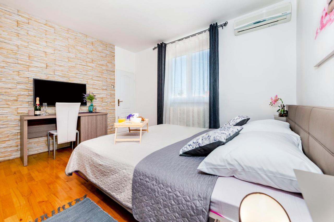 Apartment & Rooms Graciela Ровин Екстериор снимка