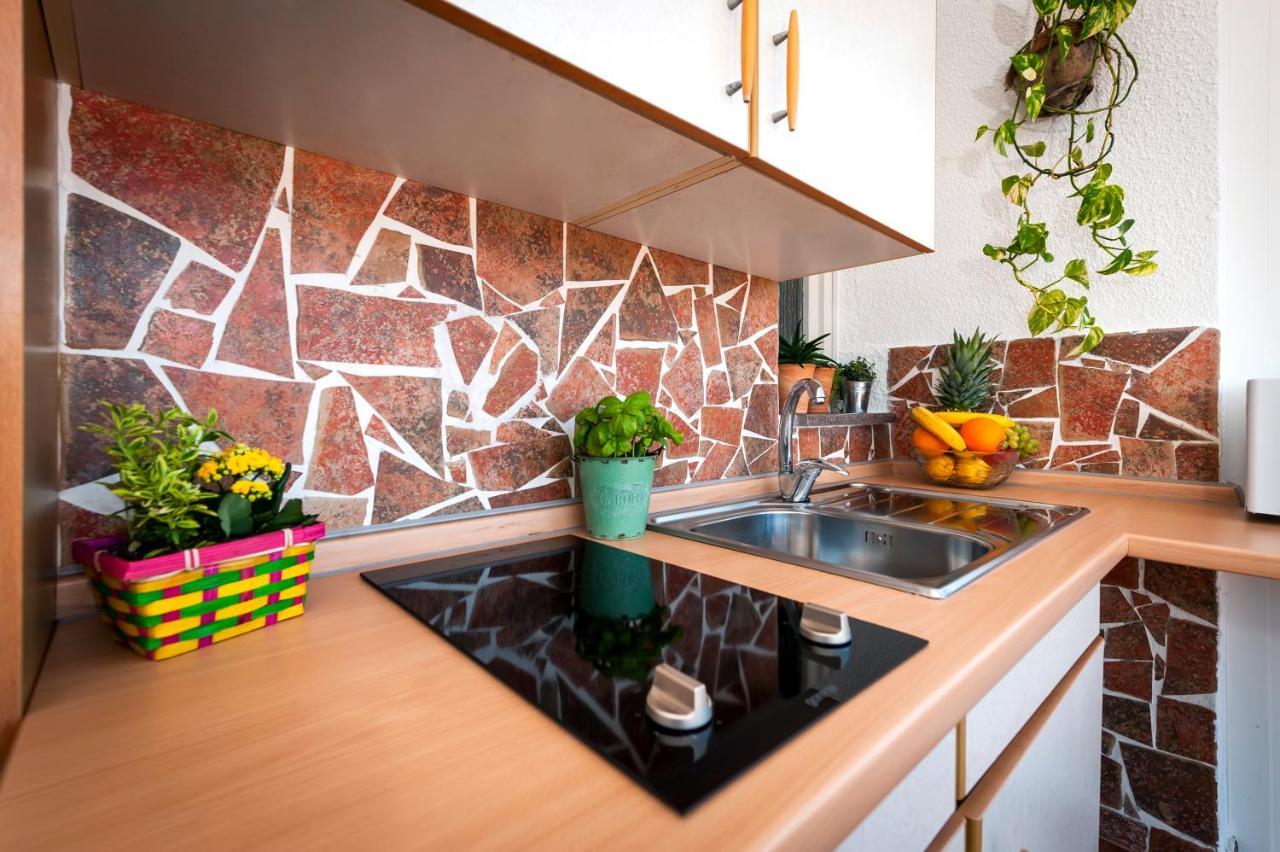 Apartment & Rooms Graciela Ровин Екстериор снимка