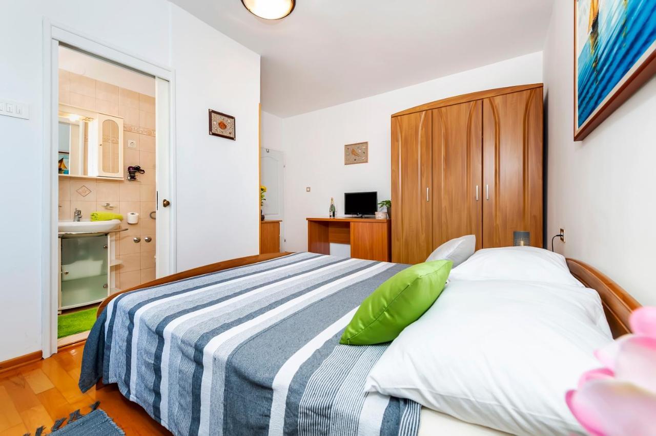 Apartment & Rooms Graciela Ровин Екстериор снимка