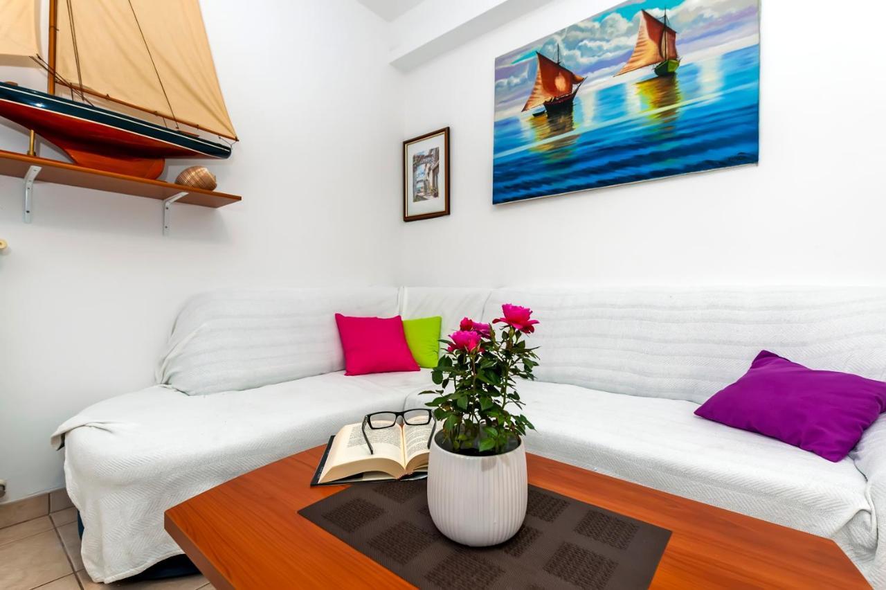 Apartment & Rooms Graciela Ровин Екстериор снимка