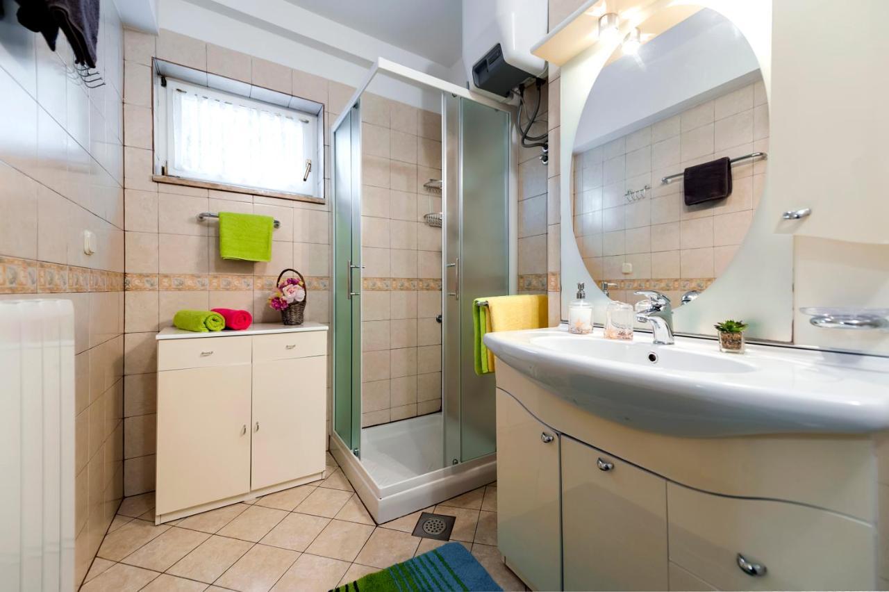 Apartment & Rooms Graciela Ровин Екстериор снимка