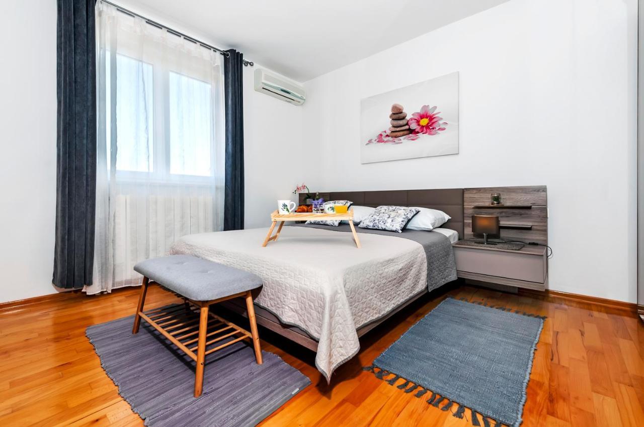 Apartment & Rooms Graciela Ровин Екстериор снимка