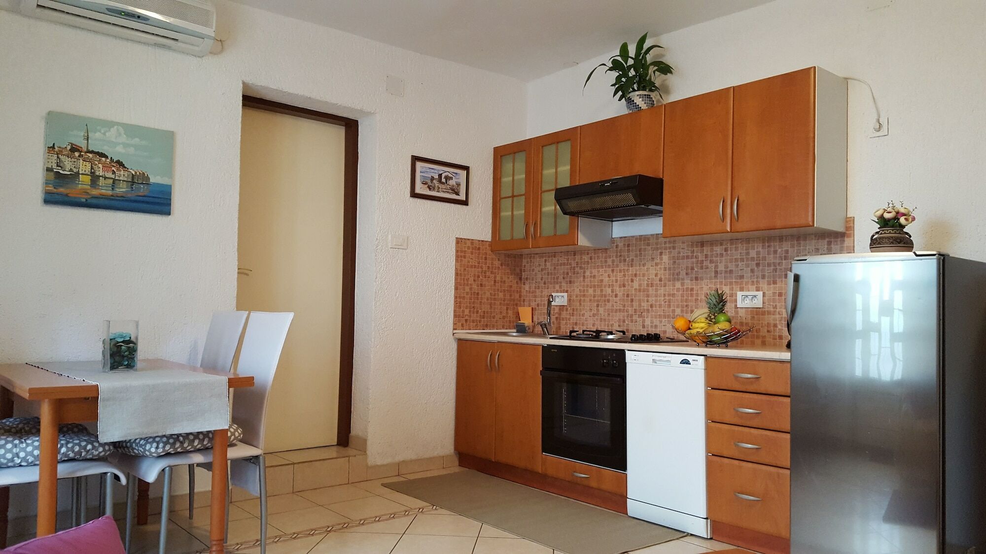 Apartment & Rooms Graciela Ровин Екстериор снимка