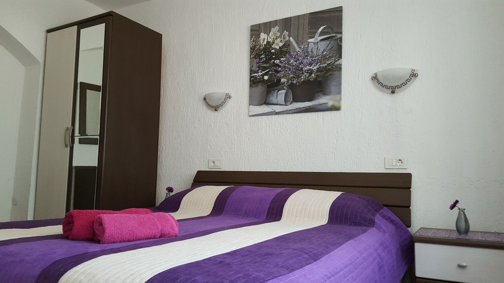 Apartment & Rooms Graciela Ровин Екстериор снимка